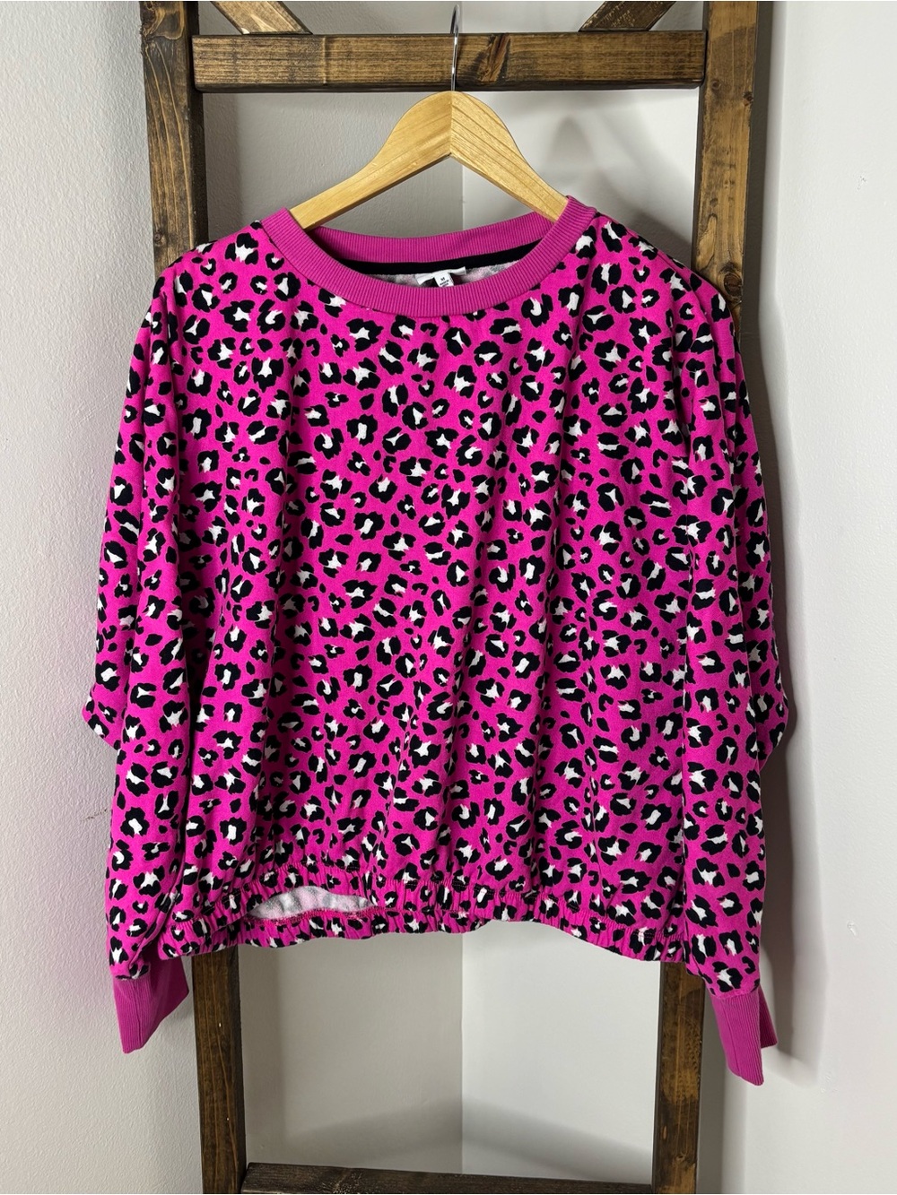 Cabana crown & ivy Hot Pink and Black Leopard Print Sweater Size M